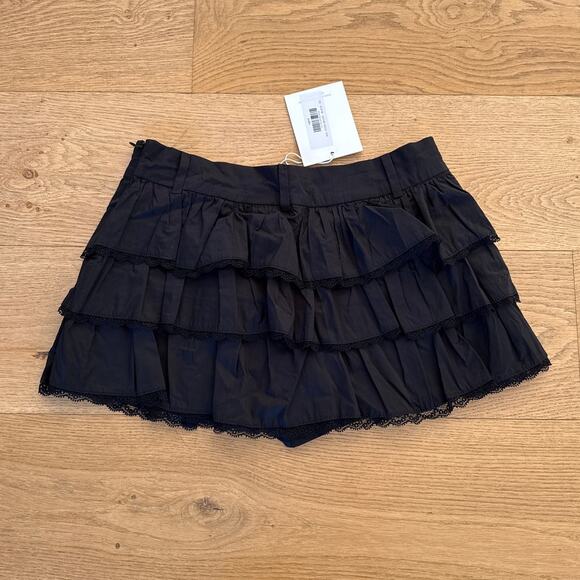NIA - Sora Tiered Frill Lace Trim Mini Skort in Black - Picture 5 of 6